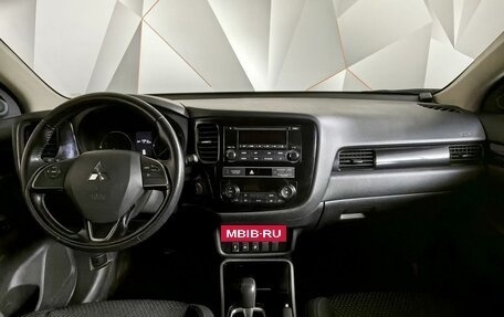 Mitsubishi Outlander III рестайлинг 3, 2018 год, 1 697 000 рублей, 14 фотография