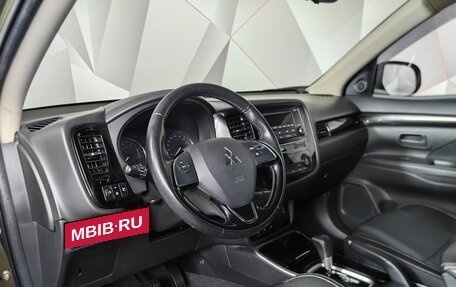 Mitsubishi Outlander III рестайлинг 3, 2018 год, 1 697 000 рублей, 19 фотография