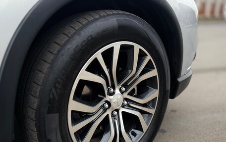 Mitsubishi Outlander III рестайлинг 3, 2015 год, 1 550 000 рублей, 10 фотография