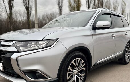 Mitsubishi Outlander III рестайлинг 3, 2015 год, 1 550 000 рублей, 15 фотография