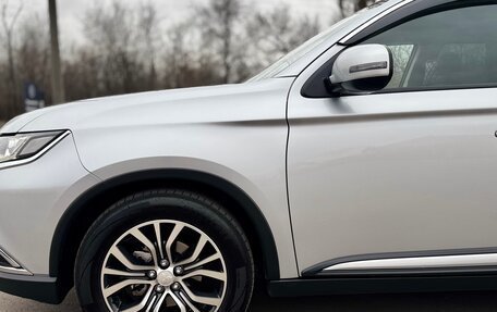 Mitsubishi Outlander III рестайлинг 3, 2015 год, 1 550 000 рублей, 23 фотография