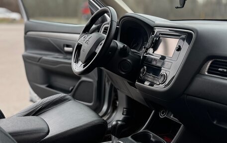 Mitsubishi Outlander III рестайлинг 3, 2015 год, 1 550 000 рублей, 38 фотография