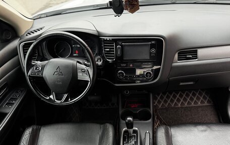 Mitsubishi Outlander III рестайлинг 3, 2015 год, 1 550 000 рублей, 36 фотография