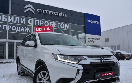Mitsubishi Outlander III рестайлинг 3, 2019 год, 2 200 000 рублей, 1 фотография