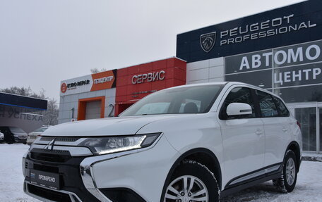 Mitsubishi Outlander III рестайлинг 3, 2019 год, 2 200 000 рублей, 3 фотография