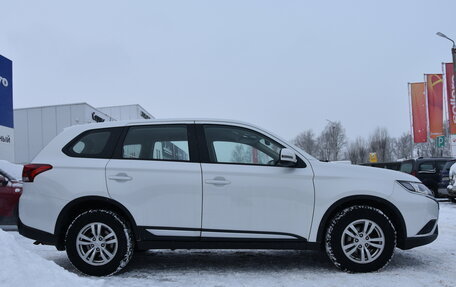 Mitsubishi Outlander III рестайлинг 3, 2019 год, 2 200 000 рублей, 10 фотография