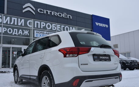 Mitsubishi Outlander III рестайлинг 3, 2019 год, 2 200 000 рублей, 5 фотография