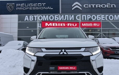 Mitsubishi Outlander III рестайлинг 3, 2019 год, 2 200 000 рублей, 2 фотография