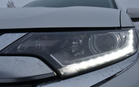 Mitsubishi Outlander III рестайлинг 3, 2019 год, 2 200 000 рублей, 13 фотография