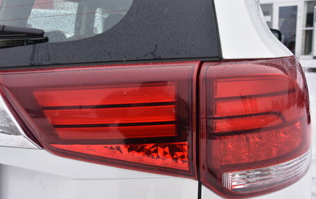 Mitsubishi Outlander III рестайлинг 3, 2019 год, 2 200 000 рублей, 15 фотография