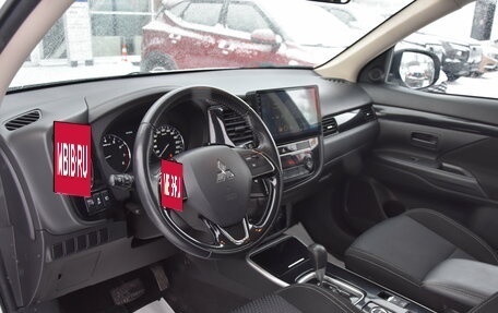 Mitsubishi Outlander III рестайлинг 3, 2019 год, 2 200 000 рублей, 16 фотография