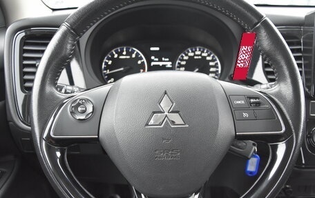 Mitsubishi Outlander III рестайлинг 3, 2019 год, 2 200 000 рублей, 17 фотография