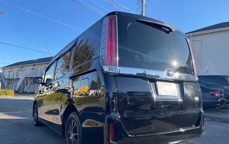 Toyota Noah III, 2018 год, 1 798 000 рублей, 10 фотография