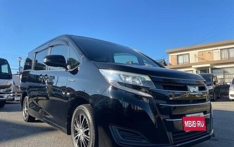 Toyota Noah III, 2018 год, 1 798 000 рублей, 4 фотография