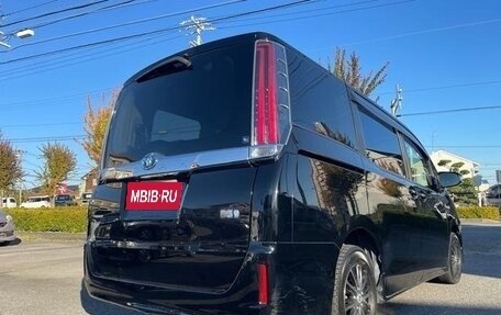 Toyota Noah III, 2018 год, 1 798 000 рублей, 8 фотография