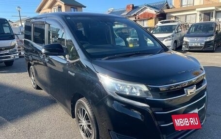 Toyota Noah III, 2018 год, 1 798 000 рублей, 3 фотография