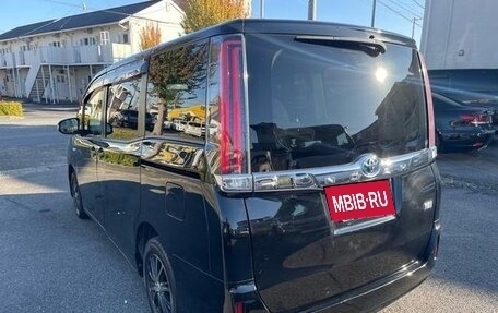 Toyota Noah III, 2018 год, 1 798 000 рублей, 9 фотография