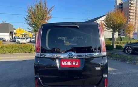 Toyota Noah III, 2018 год, 1 798 000 рублей, 6 фотография