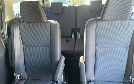 Toyota Noah III, 2018 год, 1 798 000 рублей, 24 фотография