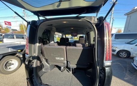 Toyota Noah III, 2018 год, 1 798 000 рублей, 28 фотография