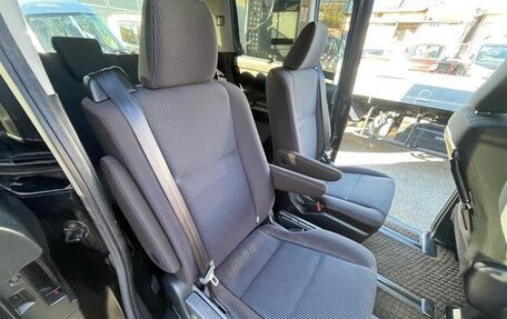 Toyota Noah III, 2018 год, 1 798 000 рублей, 31 фотография