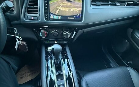 Honda Vezel, 2022 год, 2 150 000 рублей, 4 фотография