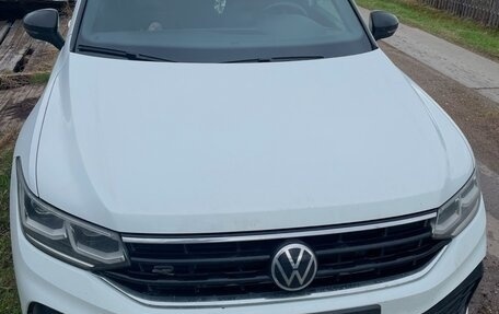 Volkswagen Tiguan II, 2021 год, 4 700 000 рублей, 2 фотография