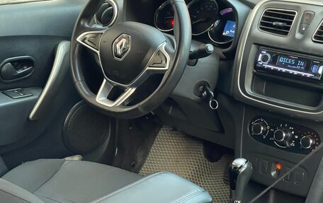 Renault Logan II, 2018 год, 1 025 000 рублей, 3 фотография