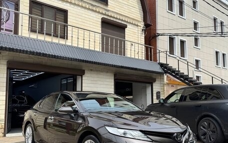 Toyota Camry, 2020 год, 2 800 000 рублей, 3 фотография