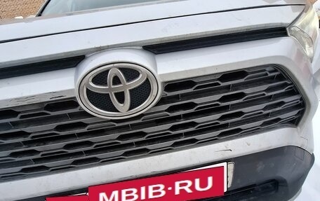 Toyota RAV4, 2020 год, 3 250 000 рублей, 4 фотография