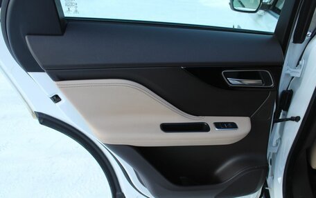 Jaguar F-Pace, 2017 год, 4 200 000 рублей, 14 фотография