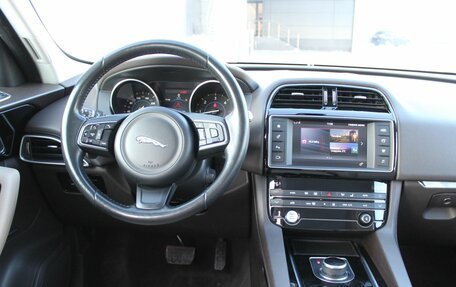 Jaguar F-Pace, 2017 год, 4 200 000 рублей, 18 фотография