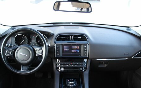 Jaguar F-Pace, 2017 год, 4 200 000 рублей, 17 фотография