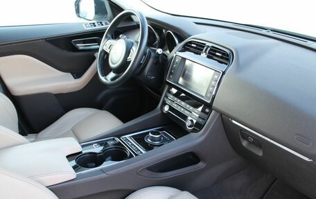 Jaguar F-Pace, 2017 год, 4 200 000 рублей, 24 фотография