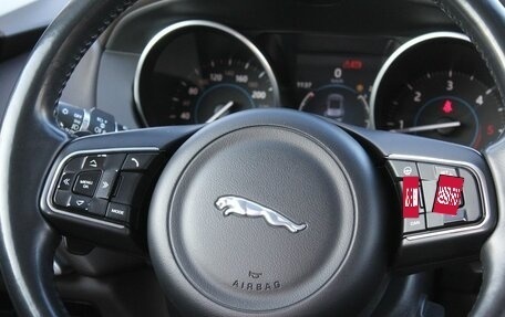 Jaguar F-Pace, 2017 год, 4 200 000 рублей, 19 фотография