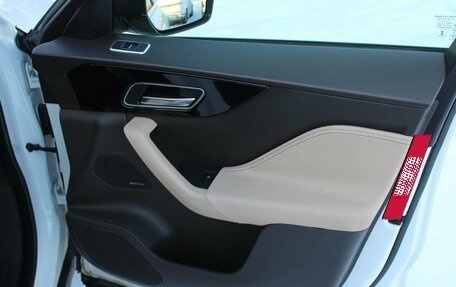 Jaguar F-Pace, 2017 год, 4 200 000 рублей, 23 фотография