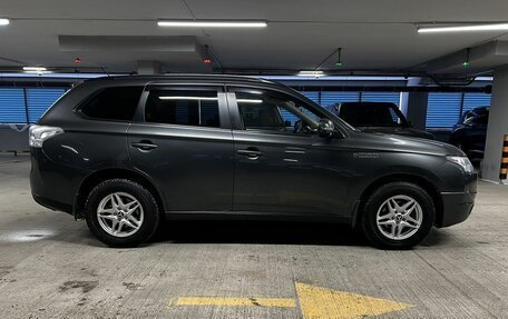 Mitsubishi Outlander III рестайлинг 3, 2014 год, 1 550 000 рублей, 3 фотография