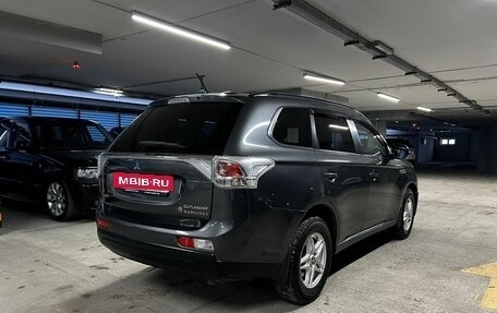 Mitsubishi Outlander III рестайлинг 3, 2014 год, 1 550 000 рублей, 4 фотография
