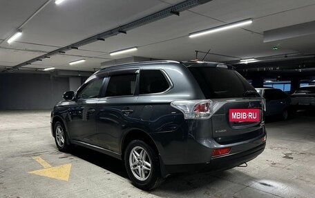 Mitsubishi Outlander III рестайлинг 3, 2014 год, 1 550 000 рублей, 6 фотография