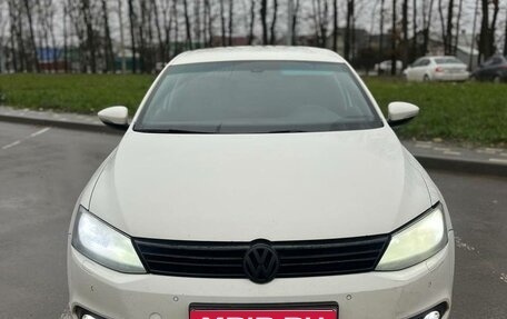 Volkswagen Jetta VI, 2013 год, 880 000 рублей, 1 фотография