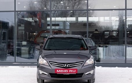 Hyundai Solaris II рестайлинг, 2015 год, 800 000 рублей, 3 фотография