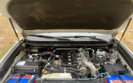 Toyota Land Cruiser Prado 150 рестайлинг 2, 2013 год, 2 750 000 рублей, 11 фотография