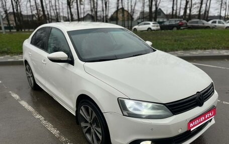 Volkswagen Jetta VI, 2013 год, 880 000 рублей, 2 фотография