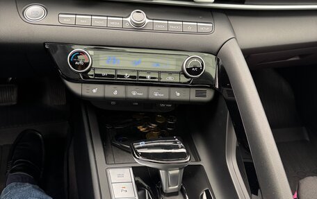 Hyundai Elantra, 2024 год, 2 320 000 рублей, 14 фотография