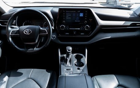 Toyota Highlander, 2022 год, 4 950 000 рублей, 10 фотография