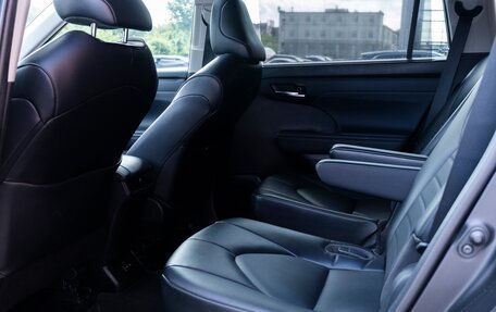 Toyota Highlander, 2022 год, 4 950 000 рублей, 20 фотография