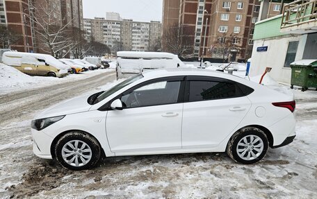 Hyundai Solaris II рестайлинг, 2022 год, 1 750 000 рублей, 5 фотография
