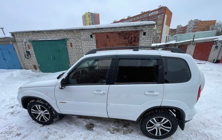 Chevrolet Niva I рестайлинг, 2017 год, 880 000 рублей, 4 фотография