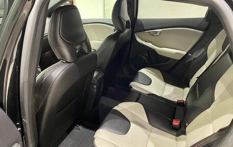 Volvo V40 Cross Country I, 2018 год, 2 199 000 рублей, 13 фотография