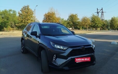 Toyota RAV4, 2019 год, 3 200 000 рублей, 2 фотография